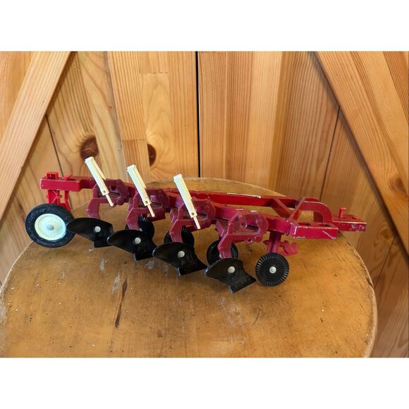 Vintage Ertl Red Farm Plow Toy Cast Iron Tractor Attachment Dyersville Iowa USA - Picture 4 of 8